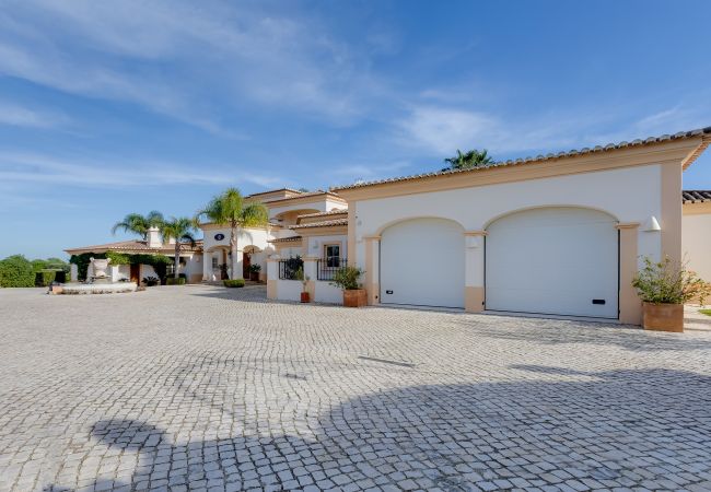 Villa em Lagos - Quinta Paraíso - V024 Villa em Lagos - Quinta Paraíso - V024