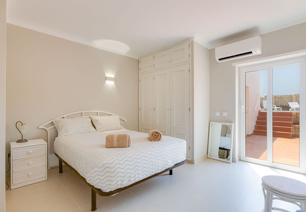 Villa em Lagos - Casa na Lagoa - V031