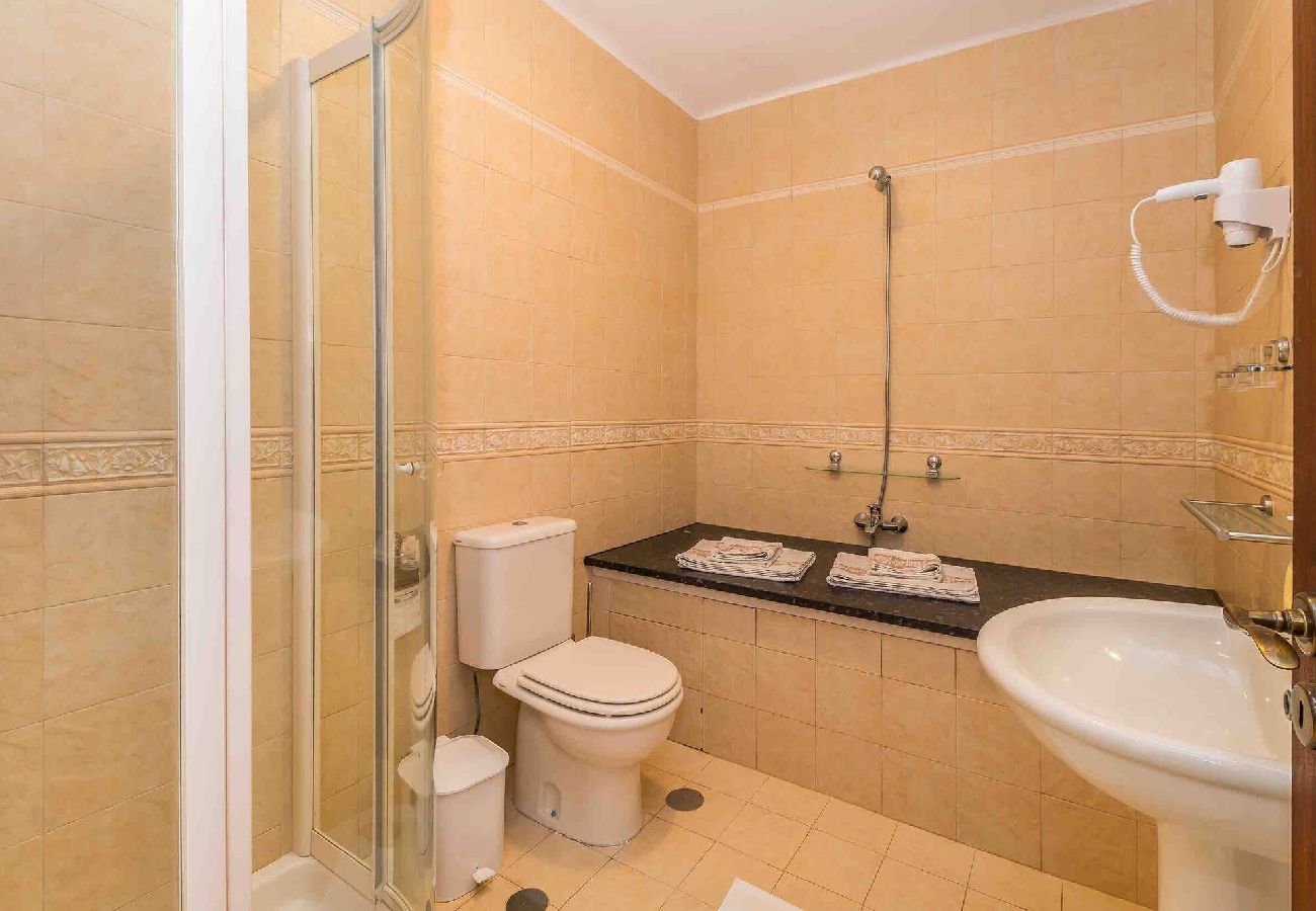 Ferienhaus in Lagos - Great double bedroom Lagos, Quinta das Portelas