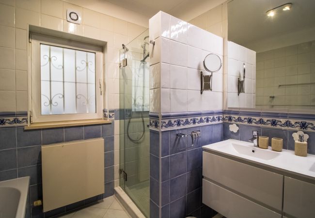 Villa in Lagos - Lovely house by the sea – V059 Villa in Lagos - Lovely house by the sea – V059