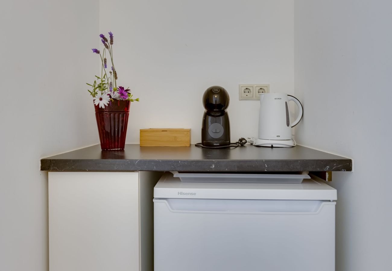 Rent by room in Lagos - Nice Double bedroom in a beautiful Quinta - QR06