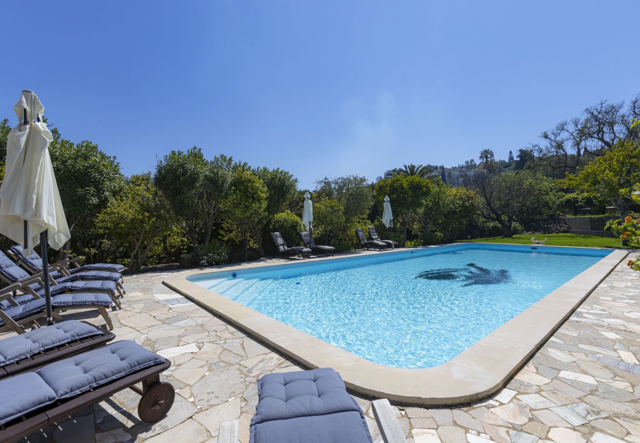 Rent by room in Lagos - Nice Double bedroom in a beautiful Quinta - QR06