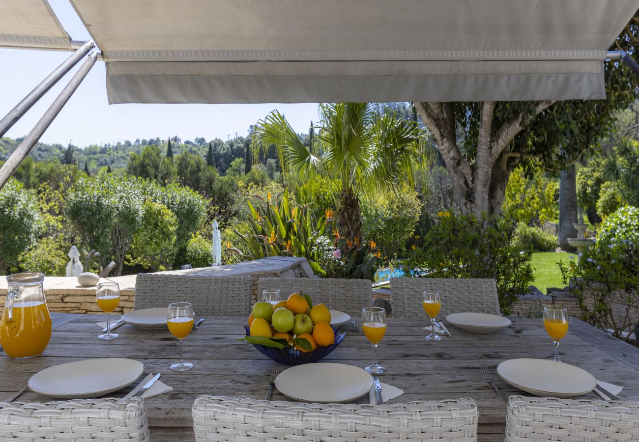 Rent by room in Lagos - Great double bedroom in beautiful Quinta - Q007