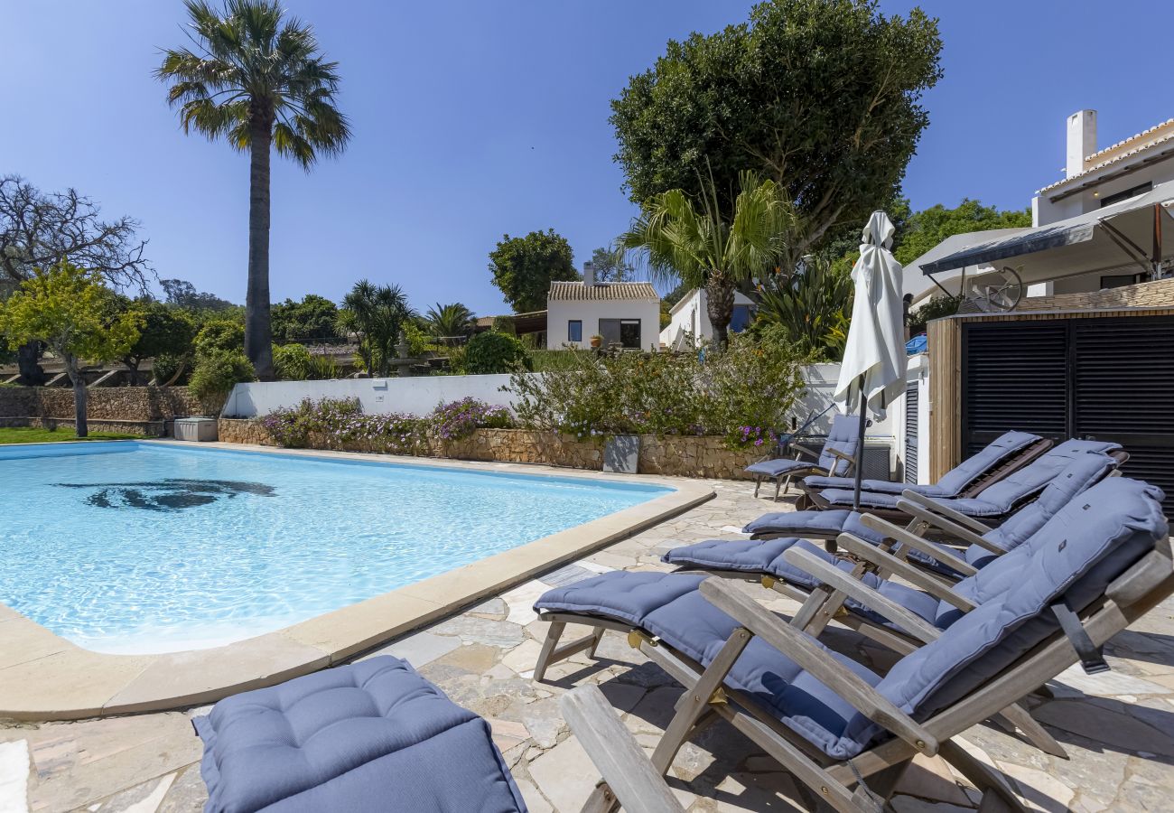 Rent by room in Lagos - Great double bedroom in beautiful Quinta - Q007