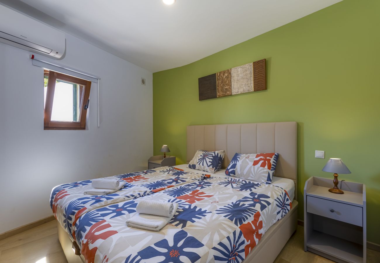 Apartment in Lagos - Apartment with terrace within beautiful Quinta - QA03