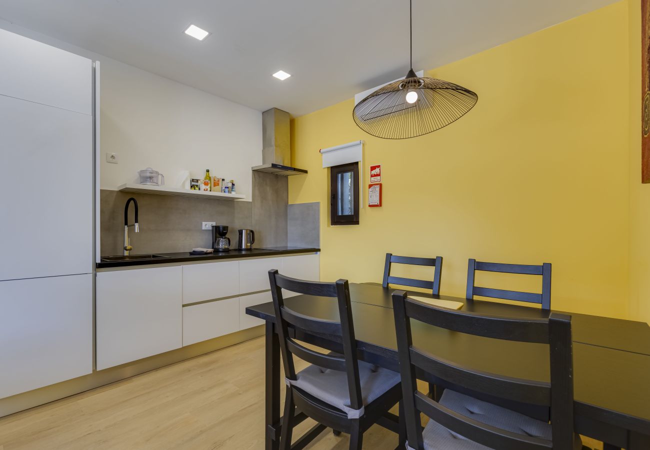 Apartment in Lagos - Apartment with view within beautiful Quinta (Apt 2) - Q002