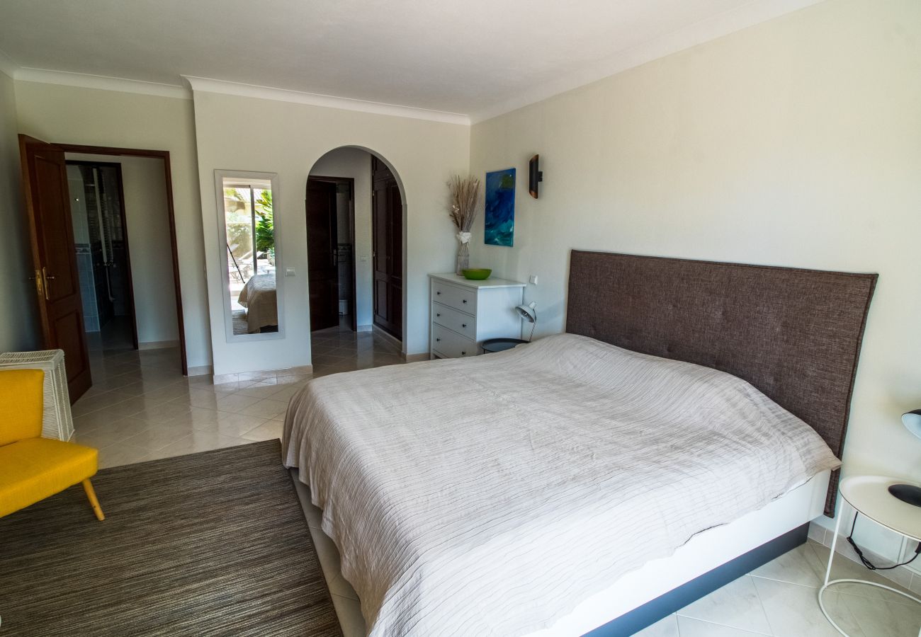 Villa a Lagos - Linda casa Beira Mar – V059